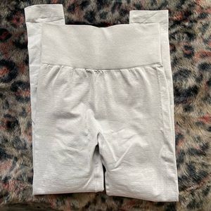 grey seamless NikkiFont leggings